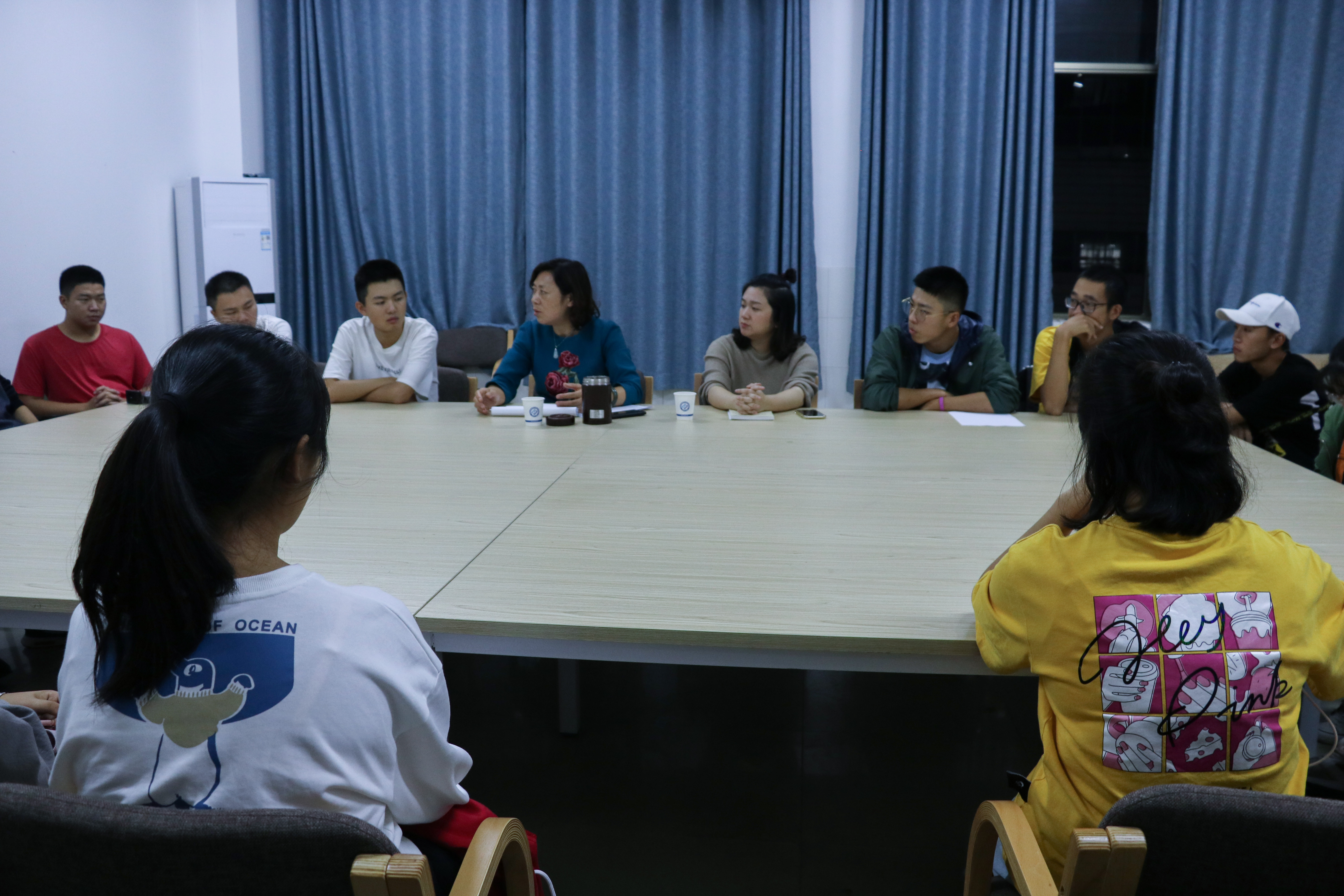 建筑学院处级以上领导干部至联系班级进行导学新思想