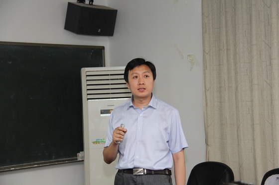 大连理工大学伊廷华教授受邀来我院学术交流