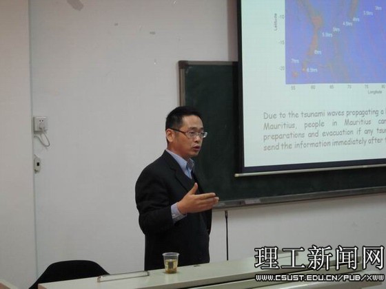 新加坡南洋理工大学黄振华教授来我校水利学院讲学