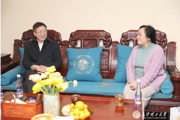 校领导走访慰问困难群众和老党员老干部