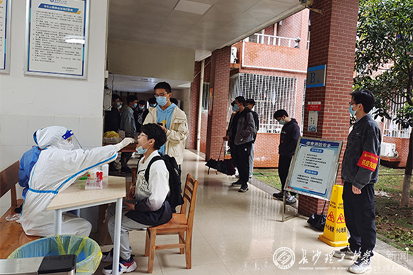 一刻不松、一个不漏、一分不缺、一人不掉——用爱和责任筑牢“抗疫长城”