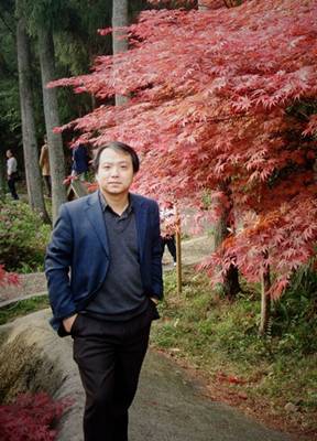 严钧照片