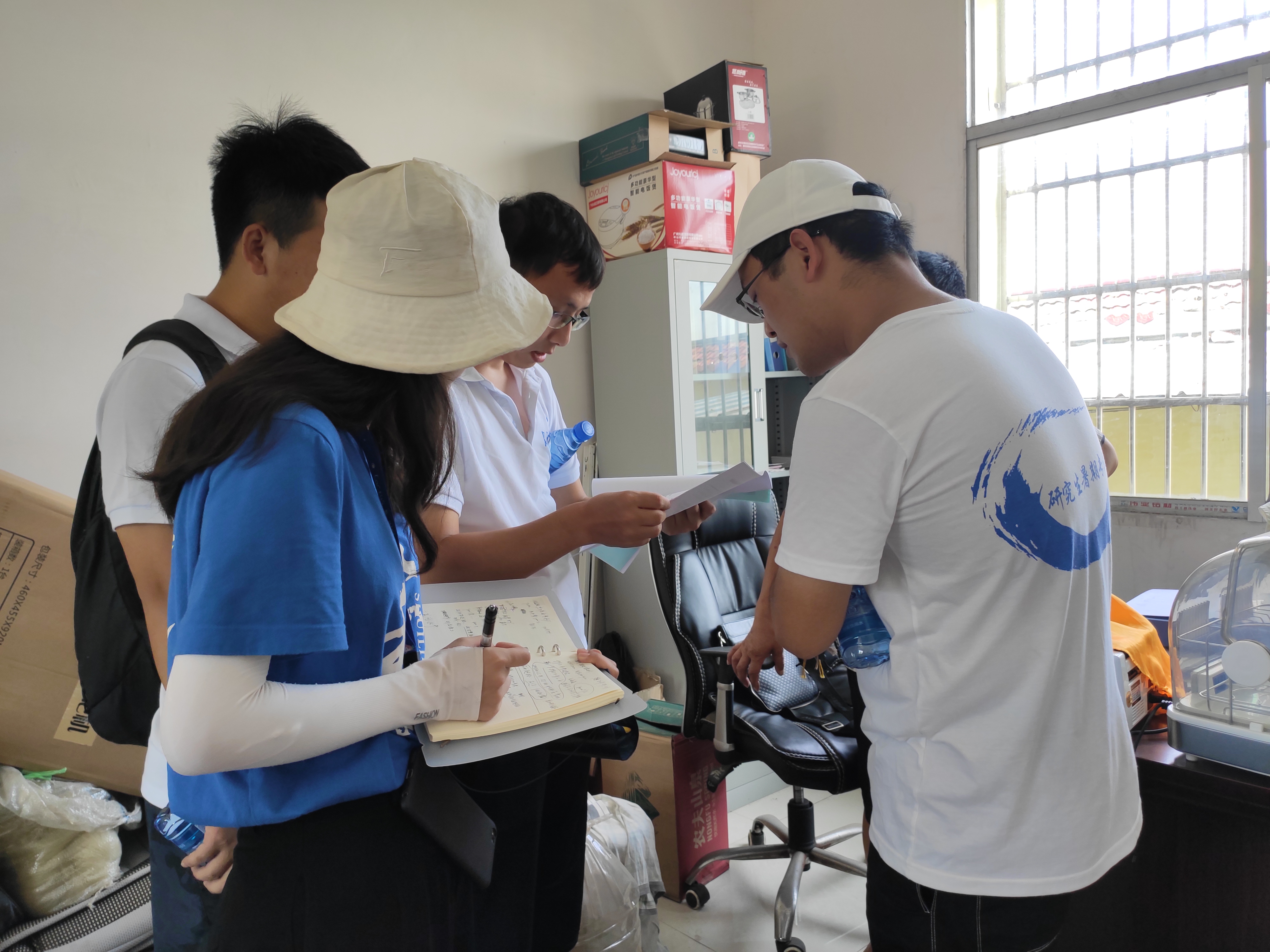 水利工程学院洞庭湖区地下水环境调查暑期社会实践团前往安乡县调研