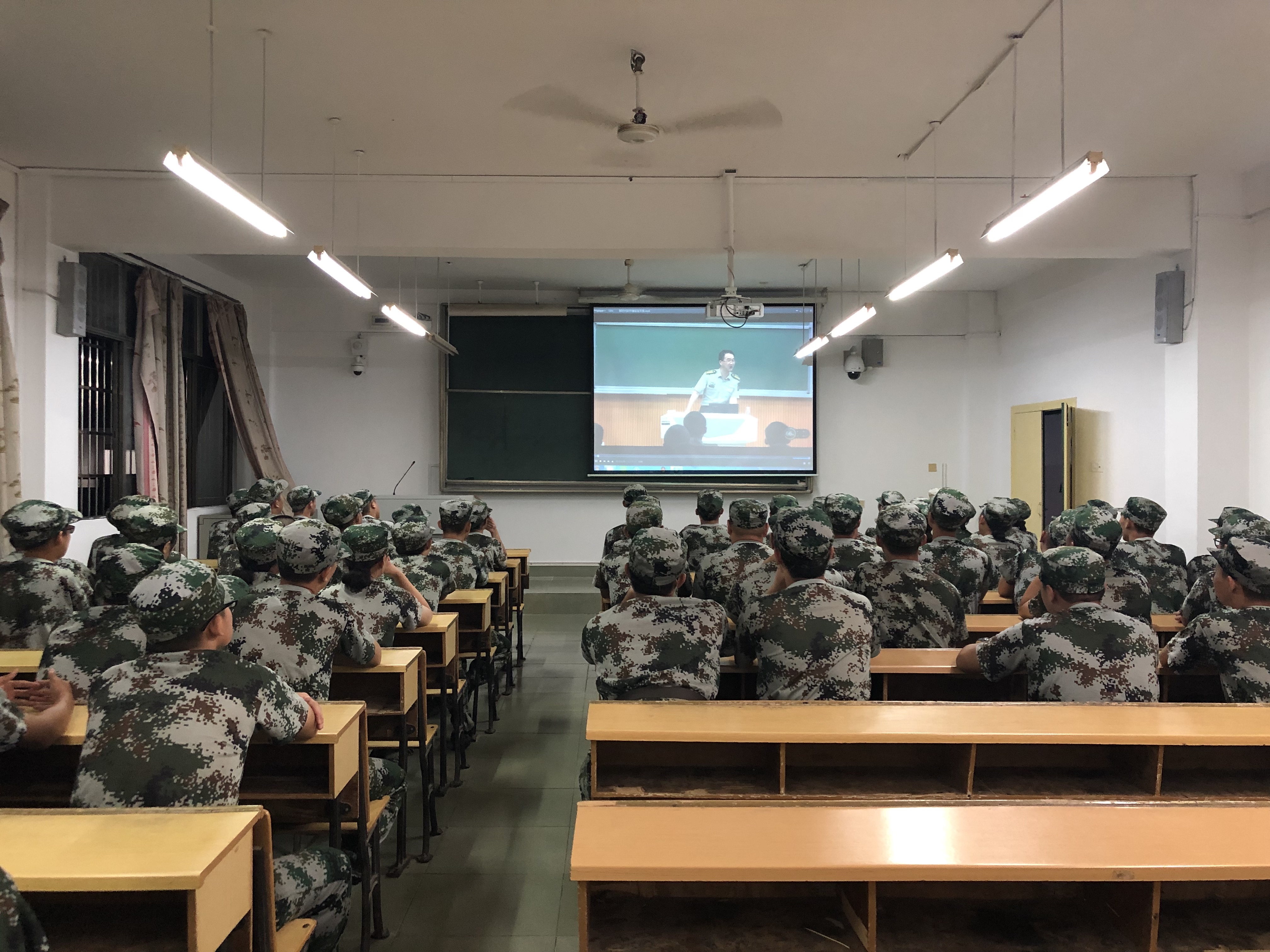 水利工程学院开展2019级新生军事理论课学习活动