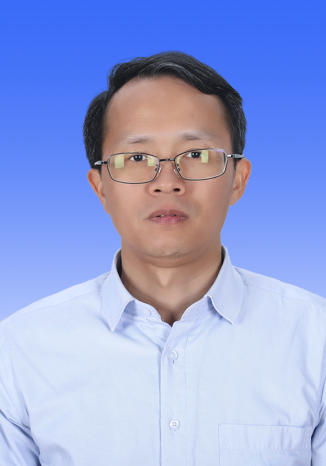 朱恩文-院党委委员，兼统计系主任
