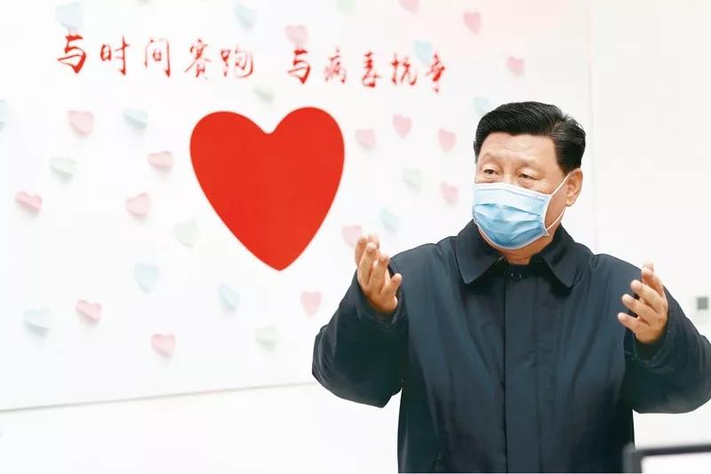 2020年2月10日,中共中央总书记、国家主席、中央军委主席习近平在北京调研指导新冠肺炎疫情防控工作。这是习近平在朝阳区疾病预防控制中心调研。新华社记者 刘彬/摄