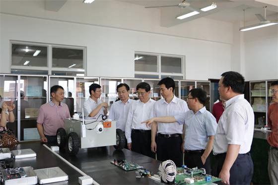 副省长蔡振红考察我院大学生创业孵化基地