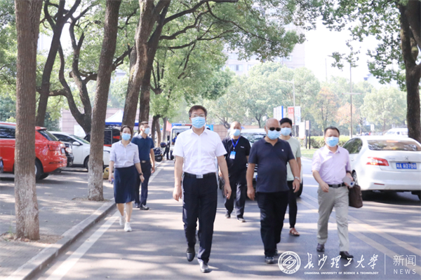 校党委书记付宏渊一行检查城南学院迎新工作